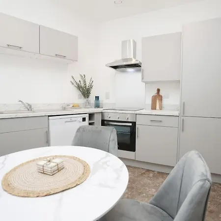 High Point 2 Bed شقة