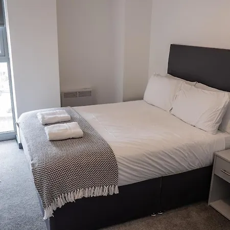 High Point 2 Bed * برادفورد