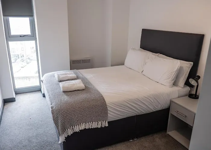 High Point 2 Bed * ブラッドフォード